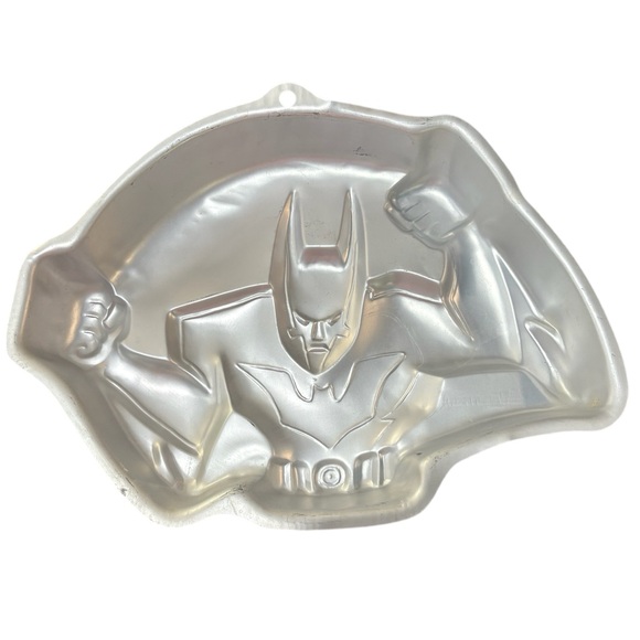 Wilton DC Comic Superhero Batman Beyond 2105-9900 Cake Pan Instructions Included - Picture 2 of 3
